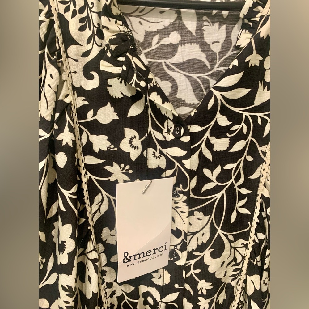 Exaggerated Lantern Sleeve Button Up Blouse - Picture 4 of 6